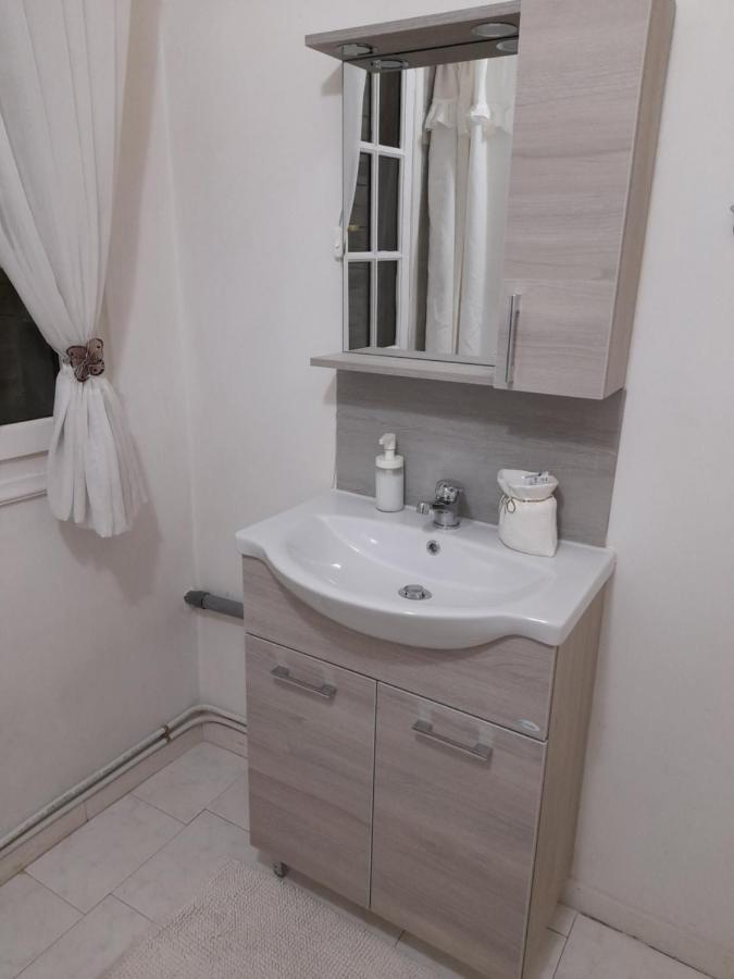 Roulas Cozy Apartments Ártemida Kültér fotó